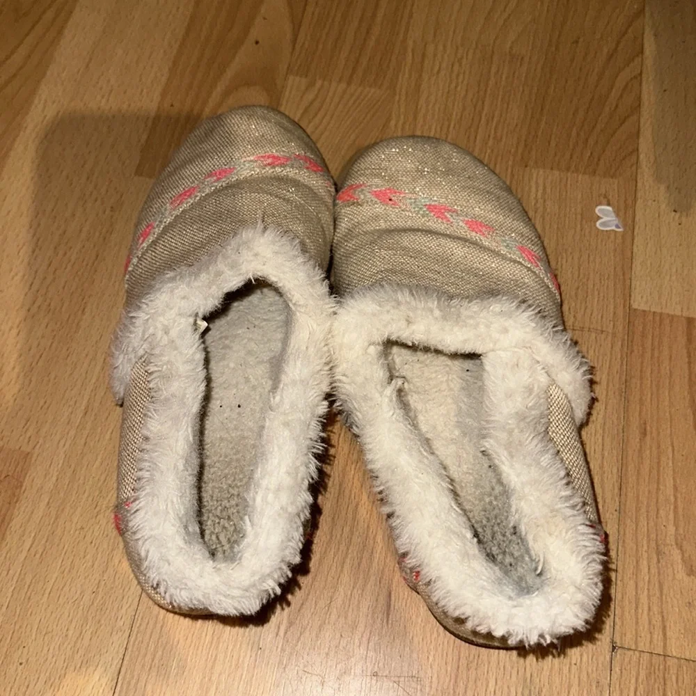Tom’s kids slippers